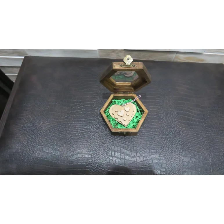 Подарочный набор «Сердце с собой» (Шкатулка Орех + Брелок Сердце)